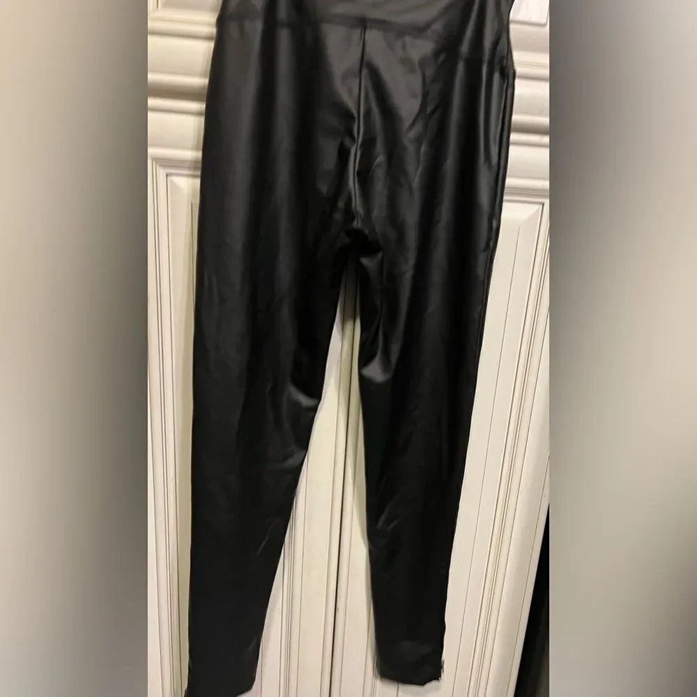 Yummie Faux Leather Shaping Leggings Side Zip Ankles Size M Stretch Slimming